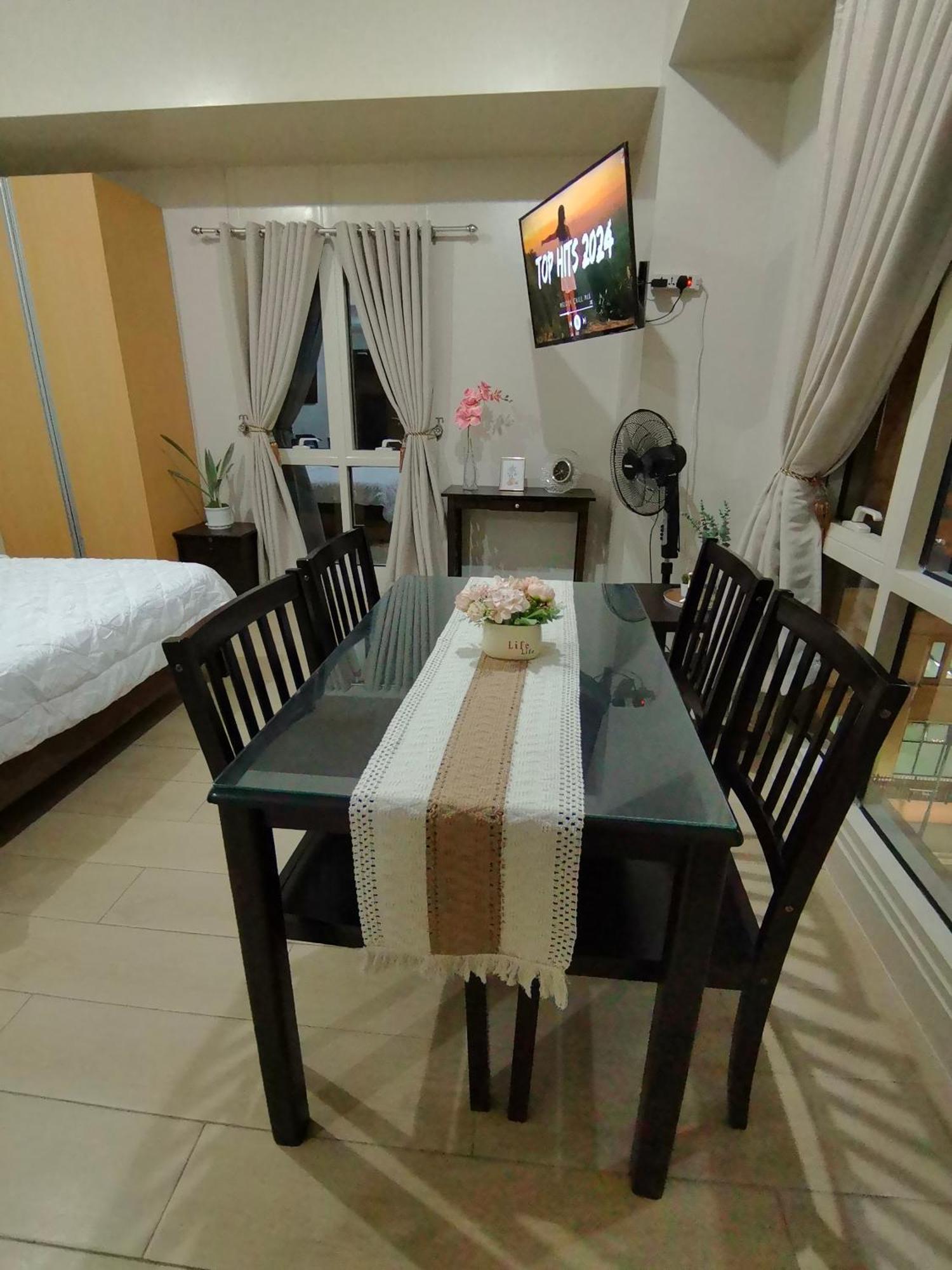 Roomy Condotel Across Naia Terminal 3 Apartment