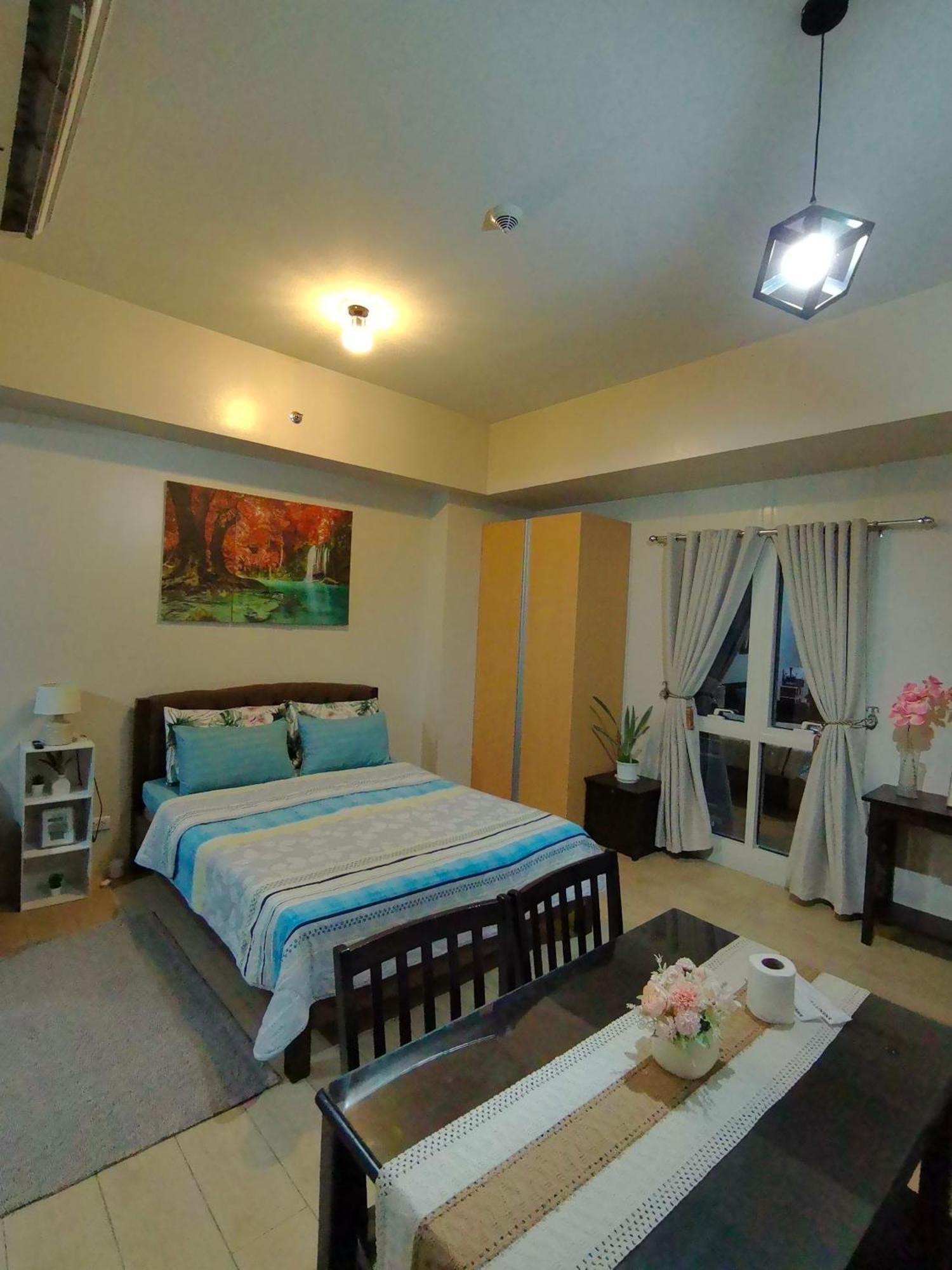 Roomy Condotel Across Naia Terminal 3 Apartment Manila