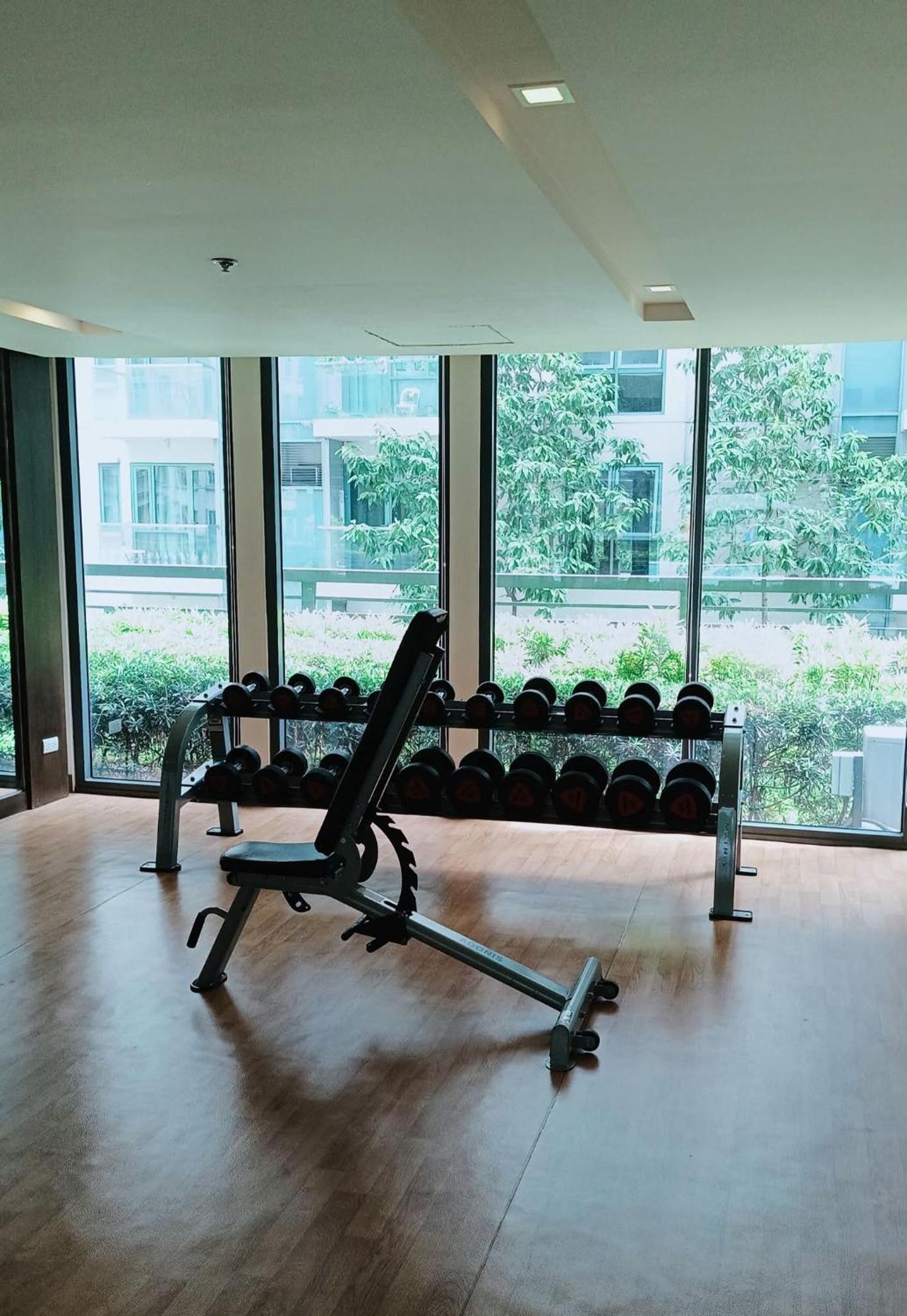 Apartment Roomy Condotel Across Naia Terminal 3 *